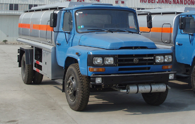 東風(fēng)尖頭140運(yùn)油車(chē)圖片