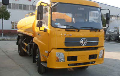 東風(fēng)天錦運(yùn)油車(chē)圖片