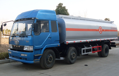 解放小三軸油車(chē)圖片